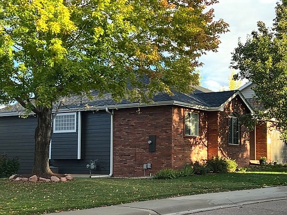 2nd image of 383 Blackstone Cir