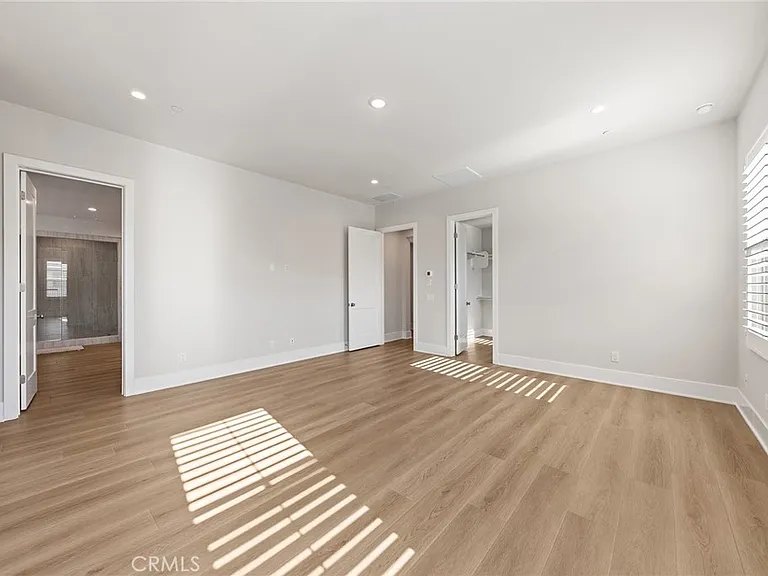207 Alora — Photo 38
