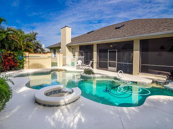 5th image of 305 Island Dr
