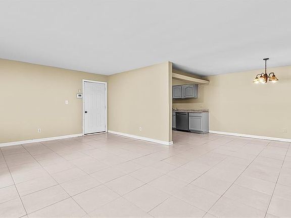 3rd image of 115 Camelot Dr