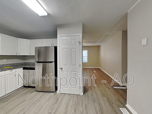 5th image of 15333 Fuller Ave