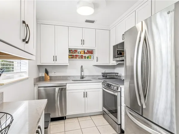 47 Vista Gardens Trl APT 203, Vero Beach, FL 32962