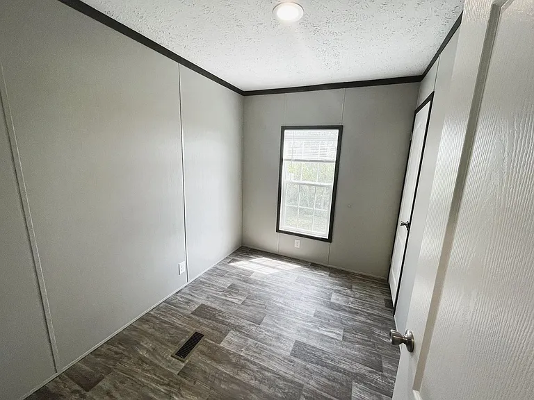 515 Tom Mann Rd — Photo 37