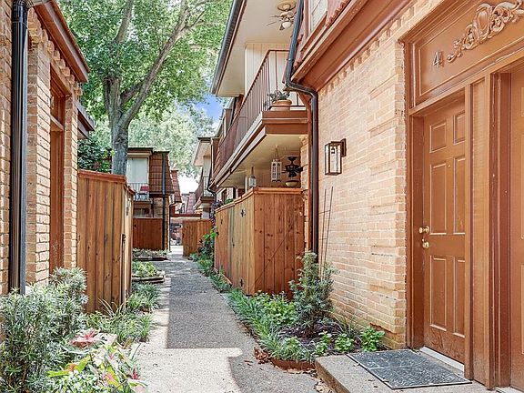 UPON ENTERING THE PEDESTRIAN GATE, THIS IS THE PATHWAY LEADING TO THE HOME AND THE COURTYARD!