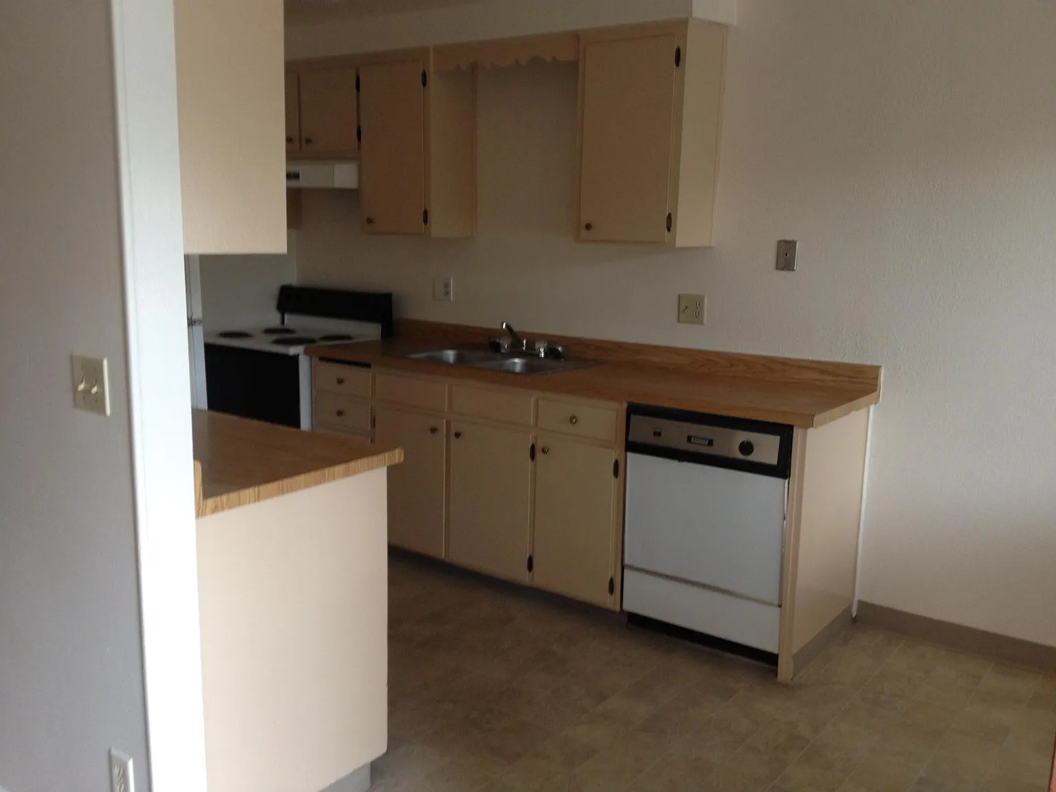4625 Main St — Photo 3