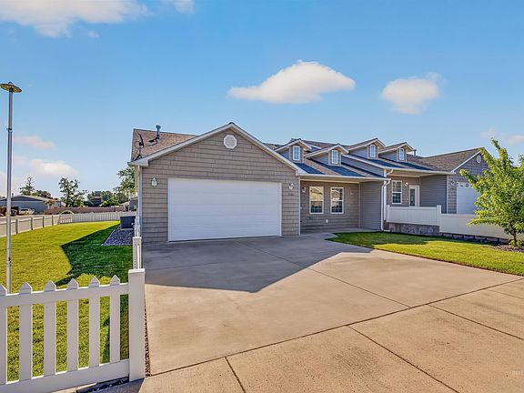 2nd image of 1101 Liberty Cir