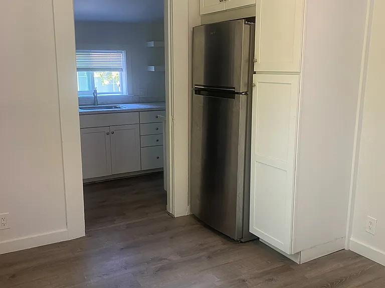 18014 Riverside Dr #4 — Photo 9