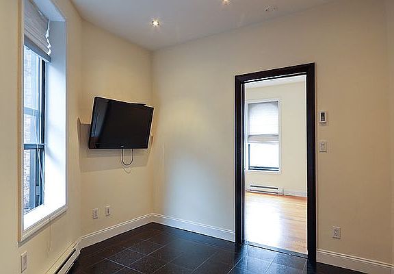 2nd image of 931 Amsterdam Ave APT 5S