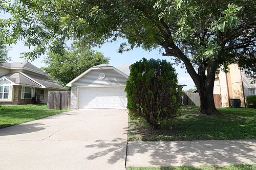 2203 Armadillo Dr Photo 1