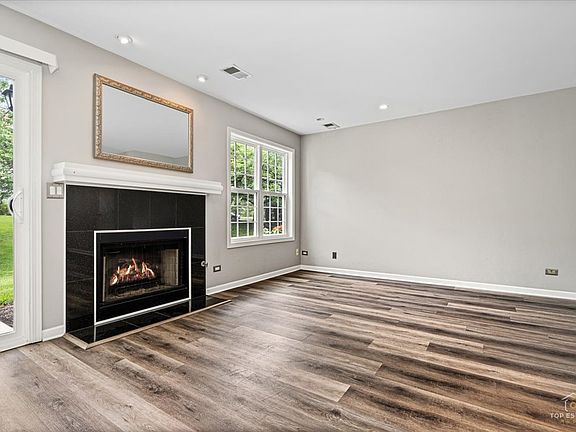 4th image of 325 Odlum Ct