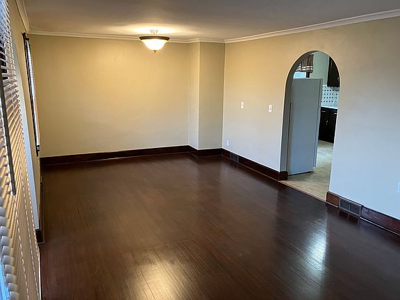 2nd image of 4578 Broadway #1