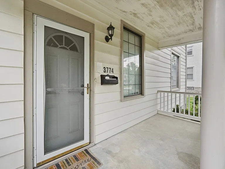 3774 Drake Ave — Photo 3
