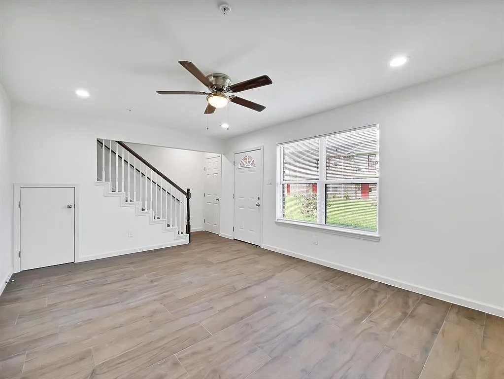 4 bed, 2.5 bath, 1443 sqft, $1,600 — Photo 2