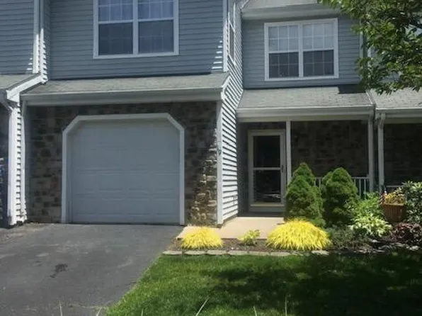 19 Pinto Dr, Tinton Falls, NJ 07753