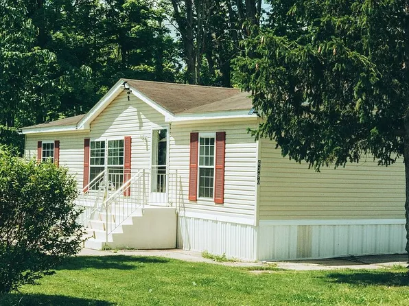 6390 Linda Ln, Ravenna, OH 44266