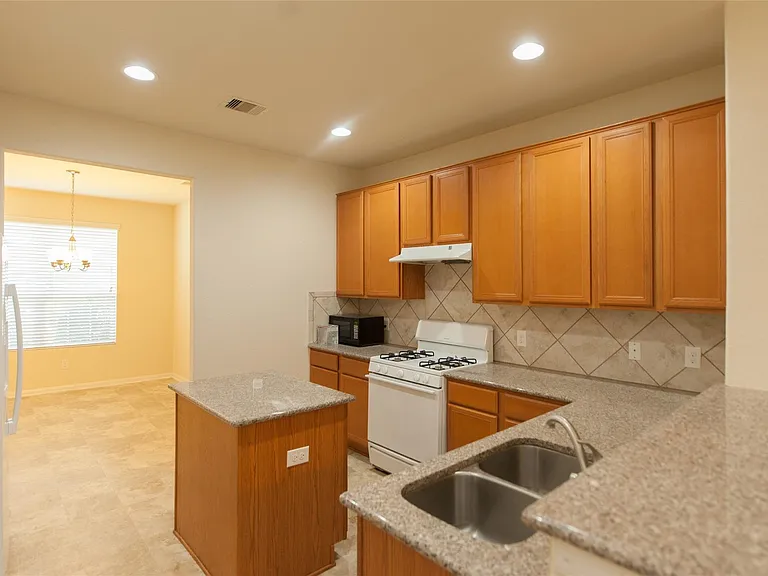18519 Each Elm Way — Photo 5