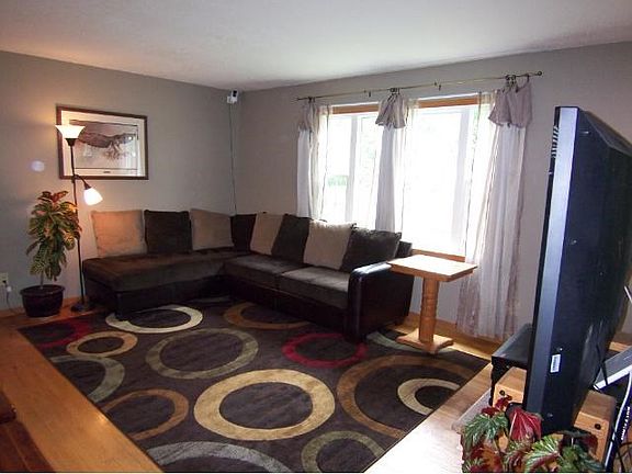 Hardwood floors on main floor..!!