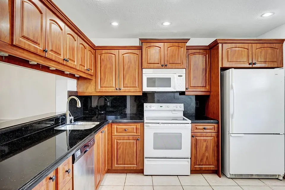 2 bed, 1296 sqft, $2,500 — Photo 4