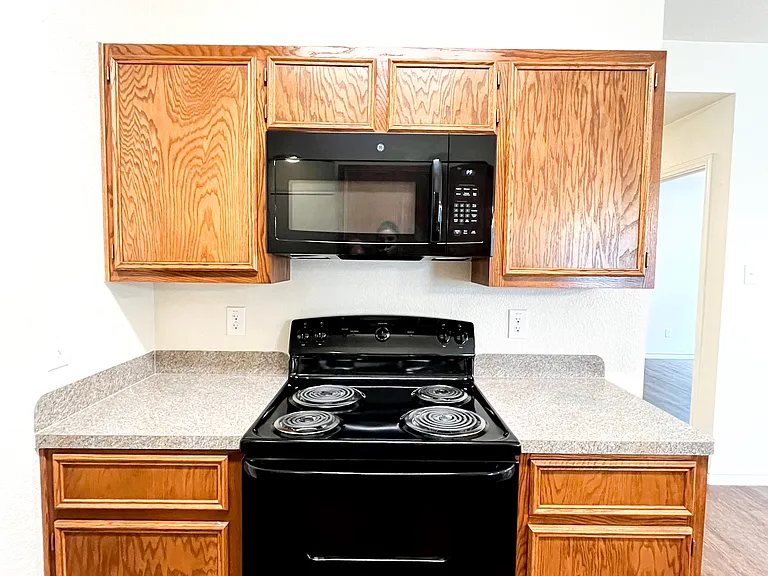 1515 Justin Loop #B — Photo 12