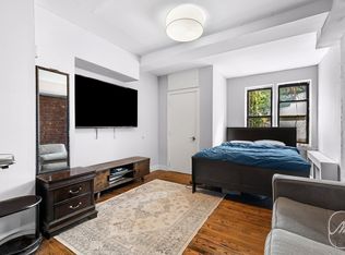 310 W 22nd St APT 2B, New York, NY 10011