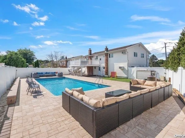 369 Idaho Street, Lindenhurst, NY 11757