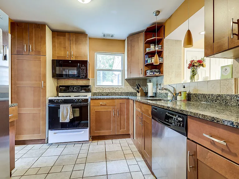 8113 Carlyle Pl — Photo 15