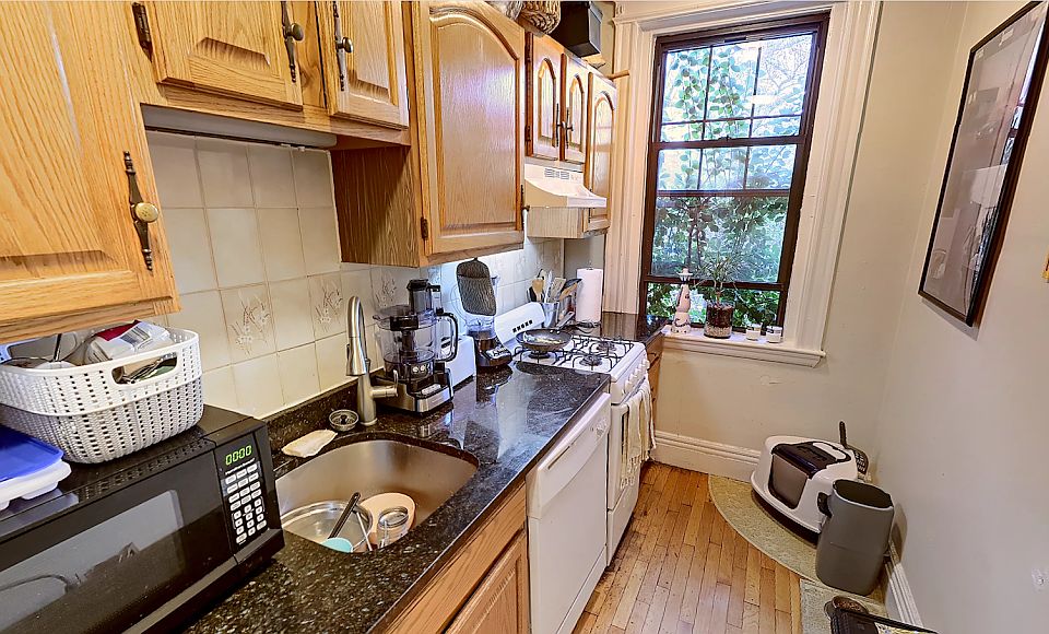 1st image of 54 Hemenway St #18