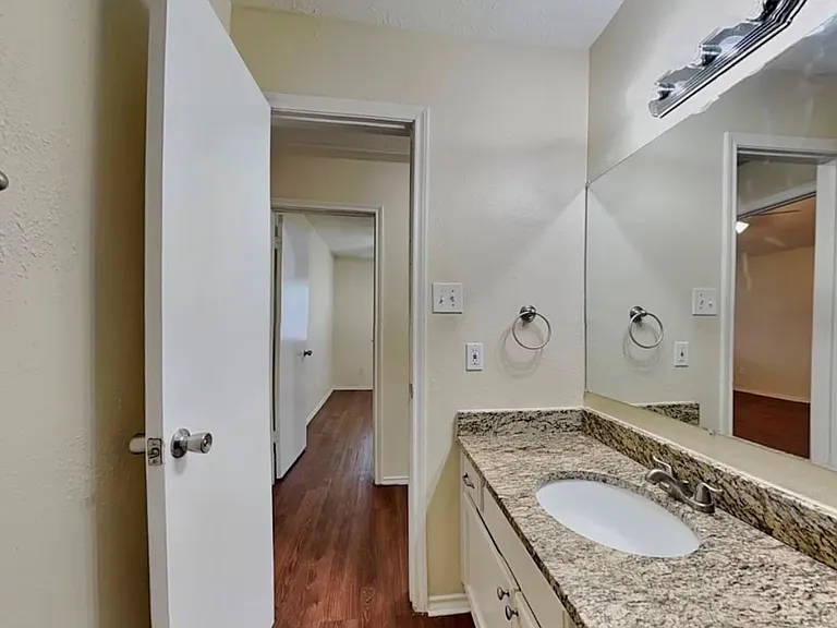 3903 Mattingham Dr — Photo 6