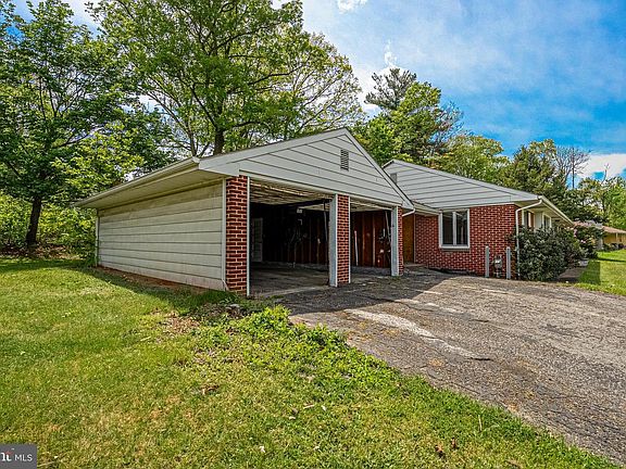 27th image of 1249 Braddock Rd