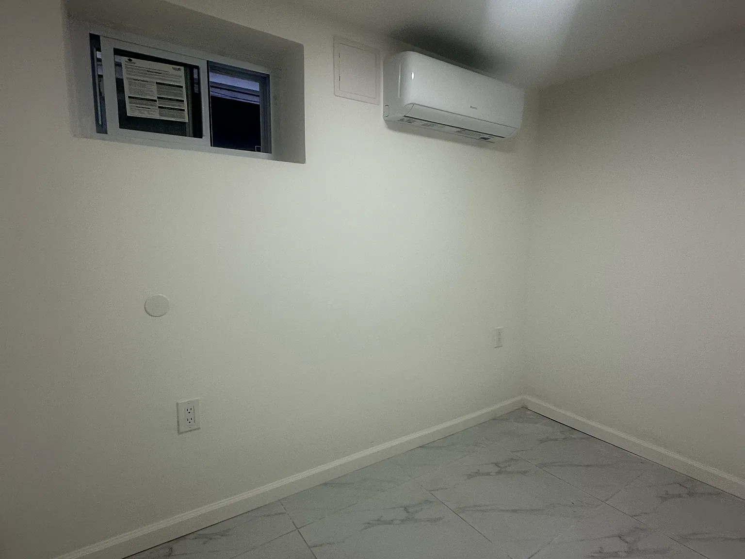 3 bed, 900 sqft, $2,700 — Photo 3