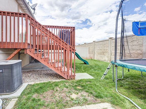 5th image of 3089 E Somerset Dr
