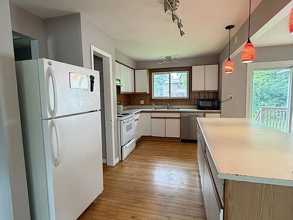 5th image of 471 Randolph Ave