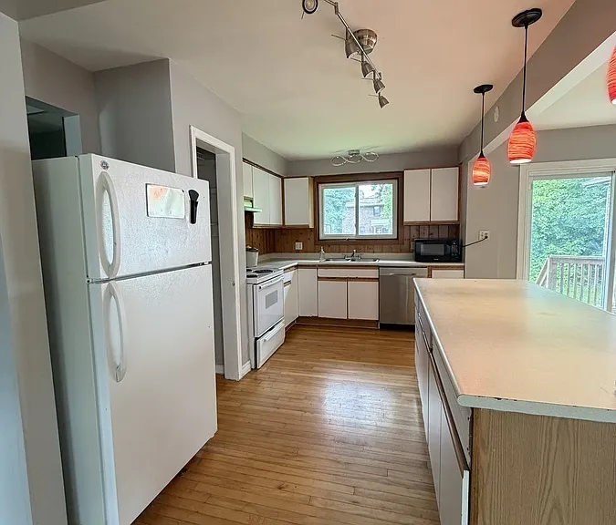 471 Randolph Ave — Photo 5