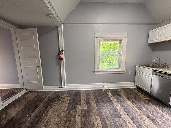 5th image of 112 Cedar Ave APT 5