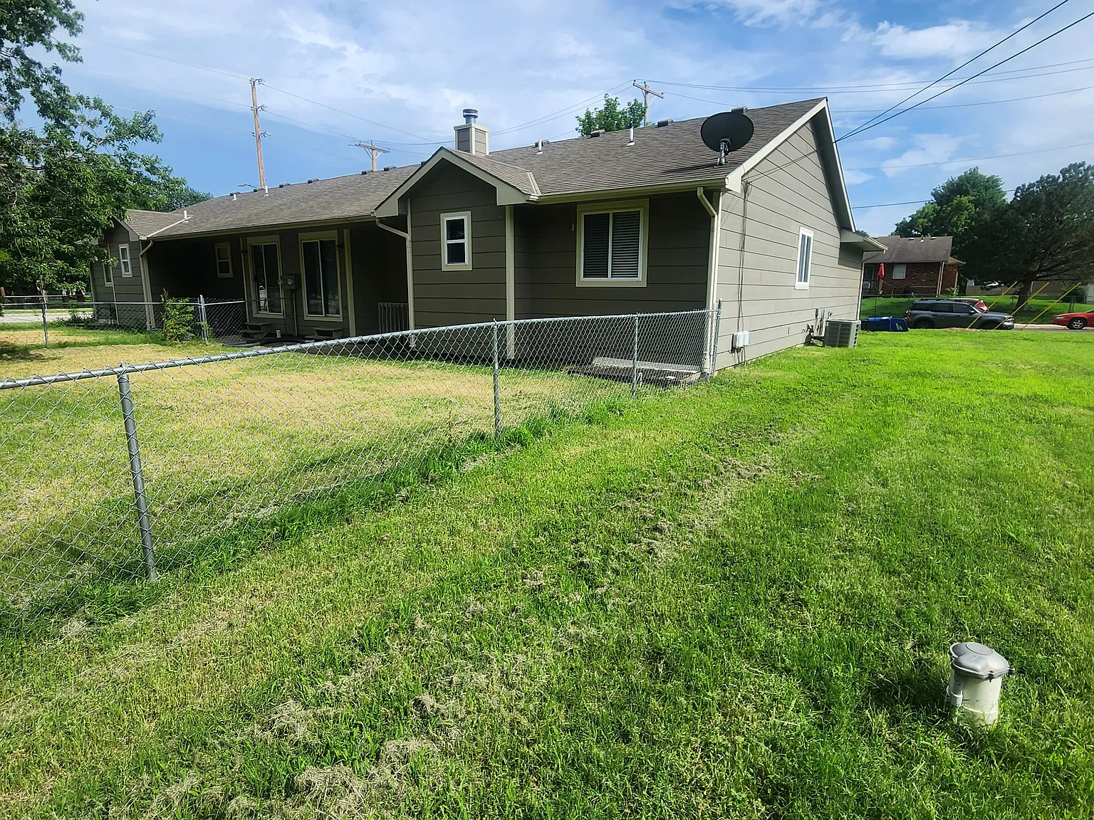 3 bed, 2406 sqft, $1,620 — Photo 3