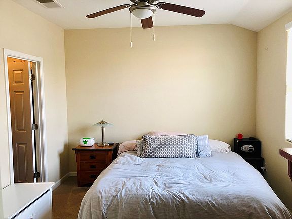 5th image of 218 Barnhill Dr