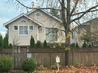 1688 Garden Ave, North Vancouver, BC V7P3A7