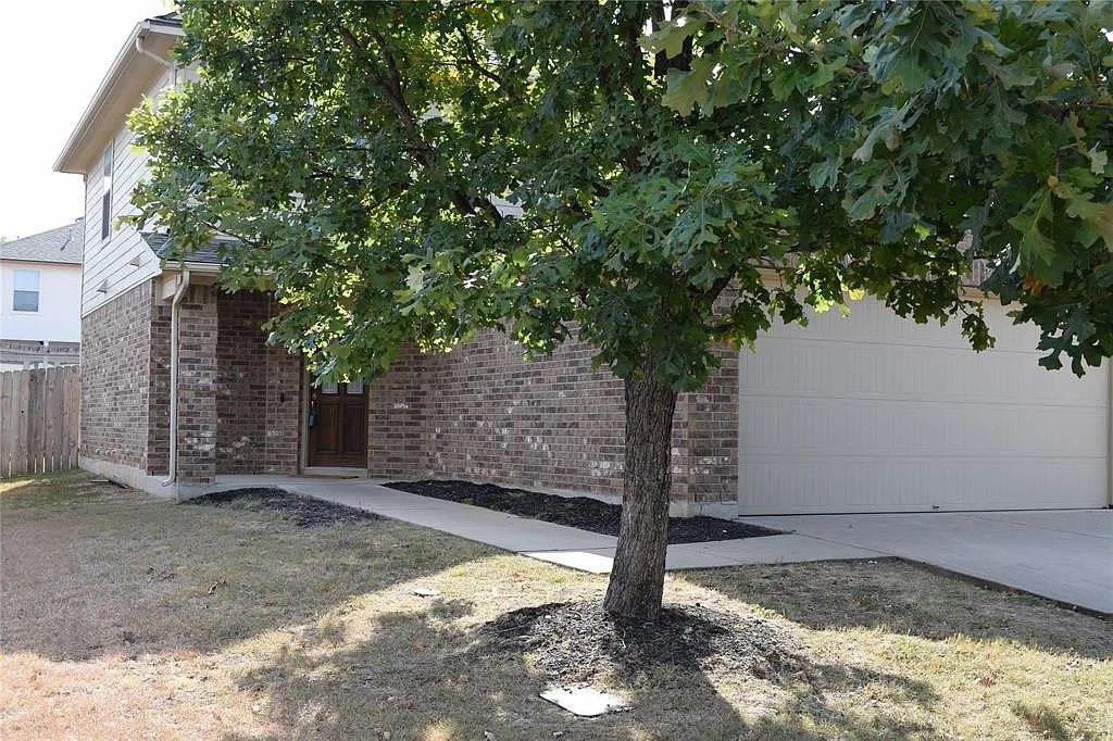 3 bed, 2.5 bath, 1712 sqft, $1,950 — Photo 2