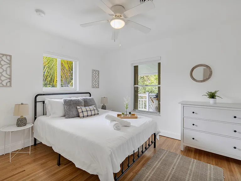 1031 NE Little River Dr — Photo 31