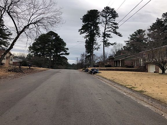 4th image of 813 Jeffery Ln