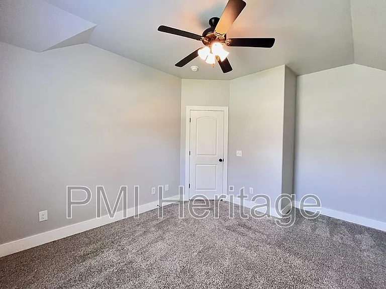 24 Bonhill Ln — Photo 19