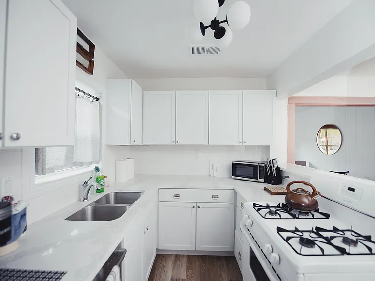 917 Panhandle St — Photo 3