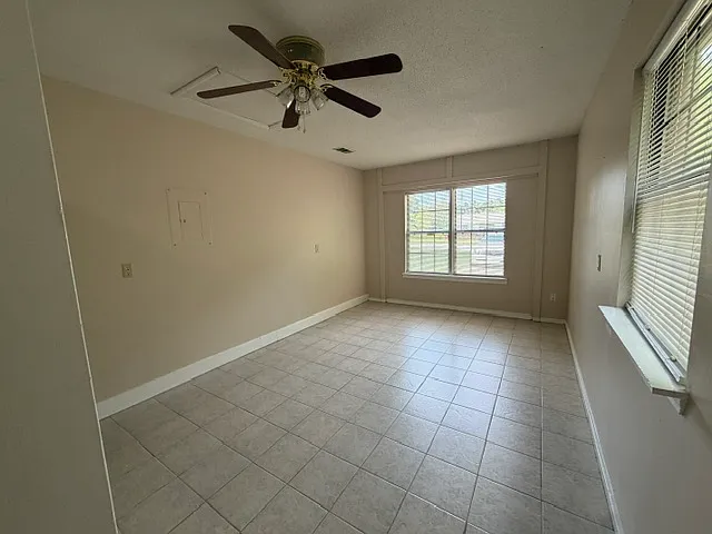 501 E Robinson Ave — Photo 7
