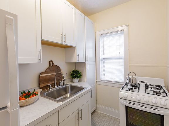 5th image of 1325 W 27th St APT 207