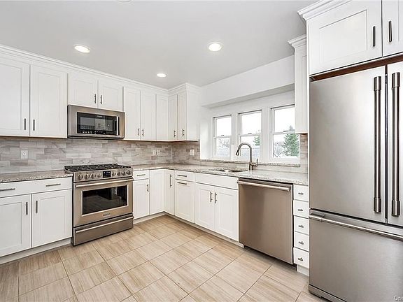 4th image of 192 Carrollwood Dr