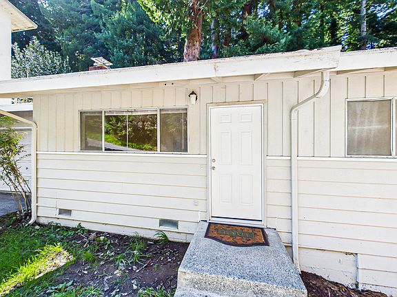 4th image of 751 Patrick Ct