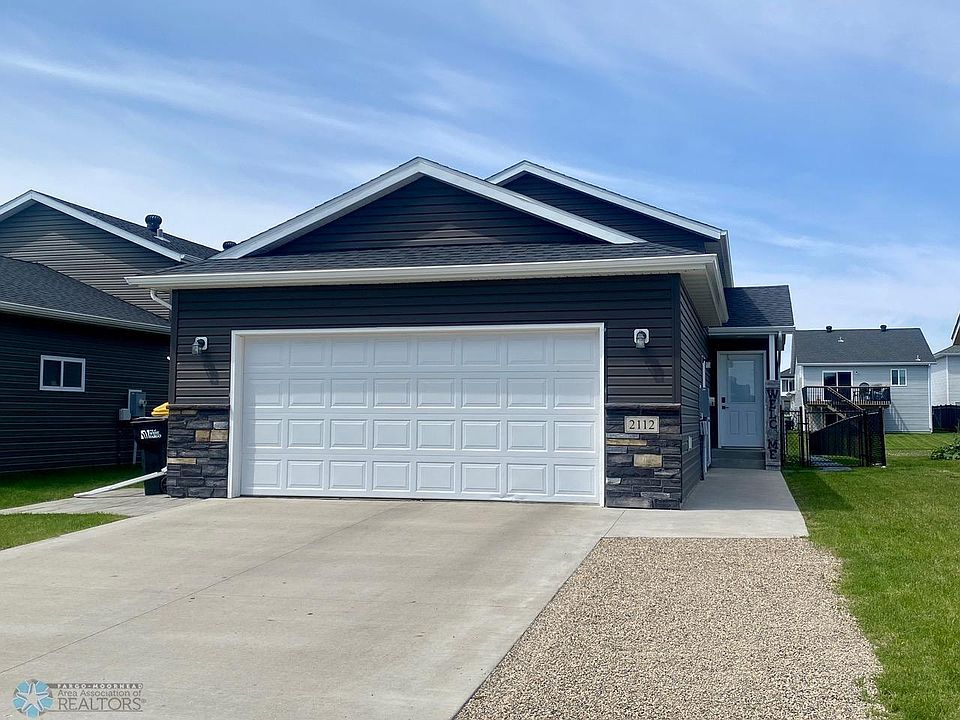 1st image of 2112 Admiral Dr W