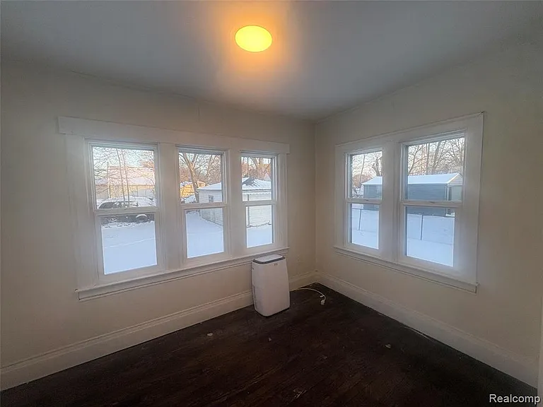 33 S Marshall St — Photo 11