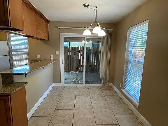 5th image of 3307 Whitepine Dr #B