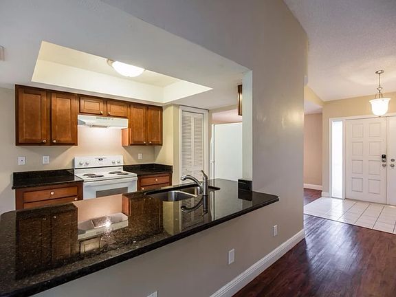 5th image of 2218 Viscaya Pkwy